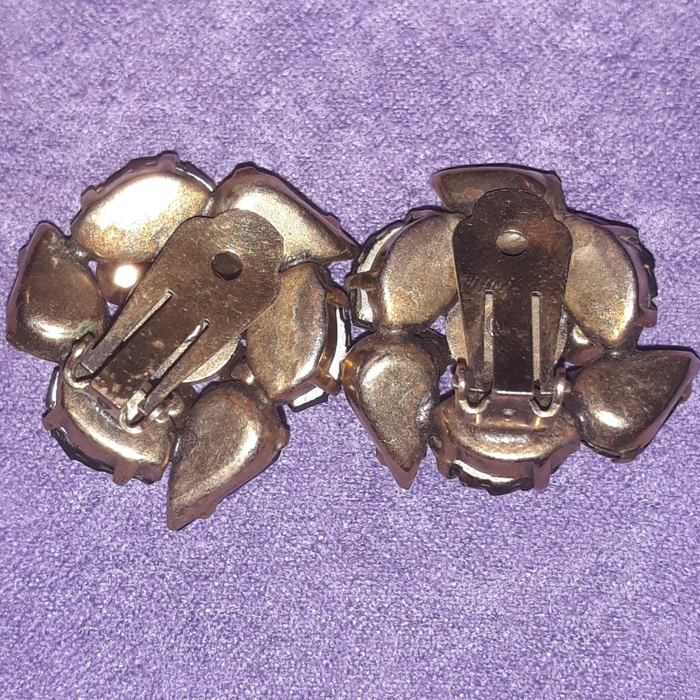 EARRINGS.. CLIP-ONS - Picture 5 of 6